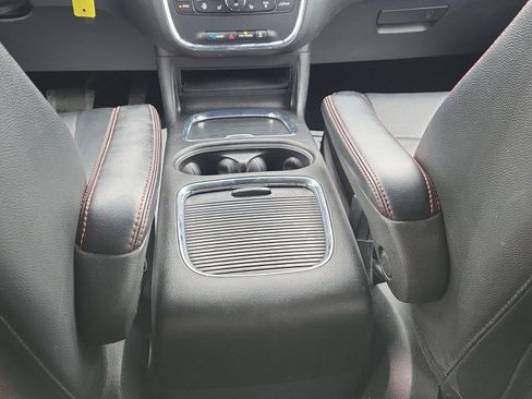Used 2019 Dodge Grand Caravan GT image 26