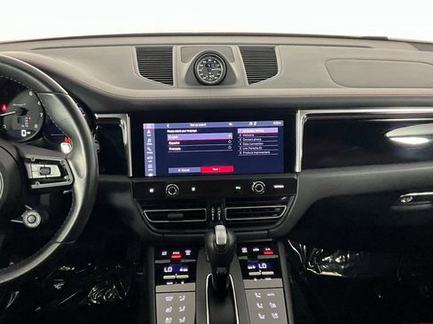 Used 2023 Porsche Macan Turbo image 12