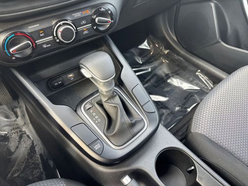 Used 2025 Kia Soul LX w/ LX Technology Package FWD image 39