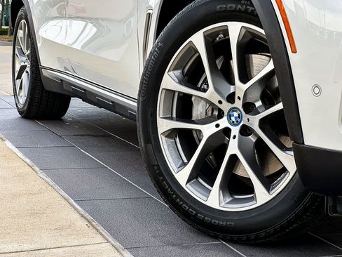 Certified 2023 BMW X5 xDrive45e w/ Executive Package image 2