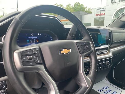 Used 2023 Chevrolet Silverado 1500 LT AWD/4WD image 18