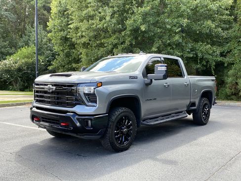 Used 2025 Chevrolet Silverado 2500 LTZ w/ LTZ Plus Package AWD/4WD image 5