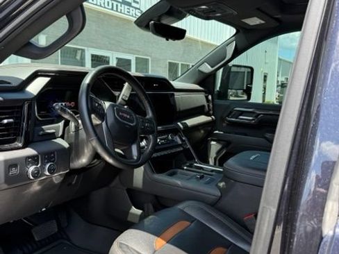 Used 2024 GMC Sierra 2500 AT4 w/ AT4 Premium Plus Package AWD/4WD image 2
