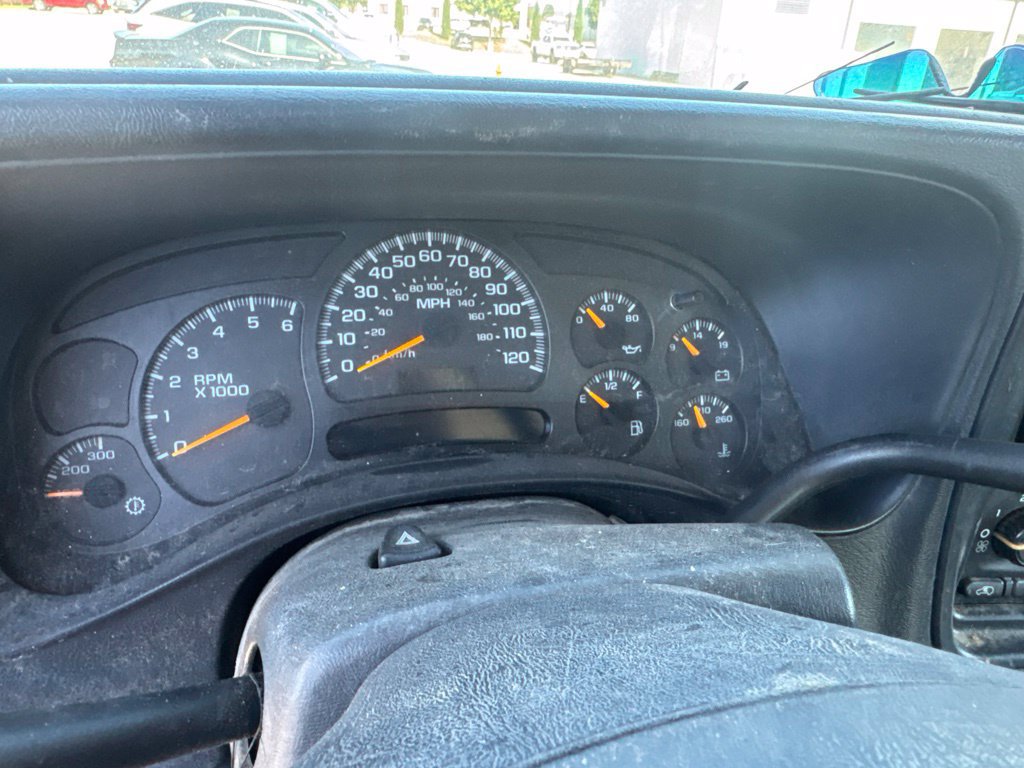Used 2005 Chevrolet Silverado 2500 W/T w/ Skid Plate Package AWD/4WD image 20
