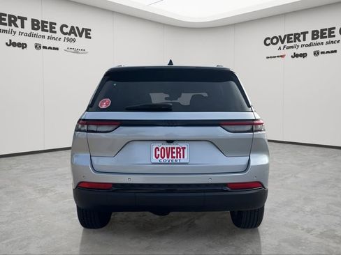 New 2025 Jeep Grand Cherokee Altitude image 8