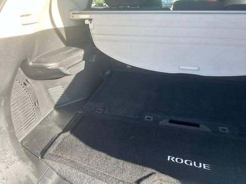 Used 2017 Nissan Rogue SV AWD/4WD image 25