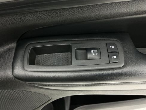 Used 2021 Jeep Grand Cherokee Laredo AWD/4WD image 38