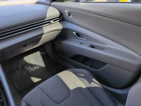 Used 2025 Hyundai Elantra Sport FWD image 16