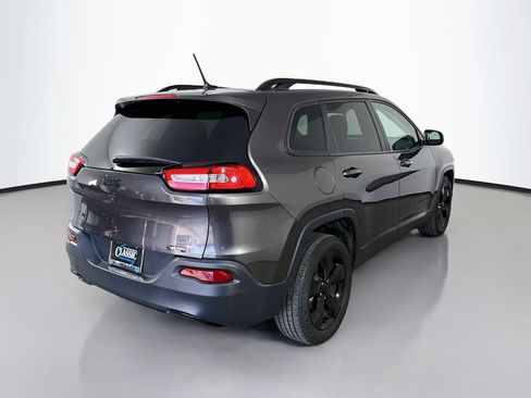 Used 2018 Jeep Cherokee Latitude w/ Altitude Package FWD image 7