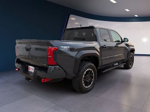 Certified 2025 Toyota Tacoma TRD Off-Road AWD/4WD image 5