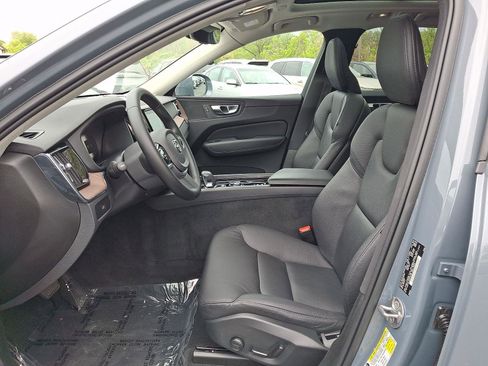 Certified 2023 Volvo XC60 B5 Plus w/ Climate Package AWD/4WD image 14
