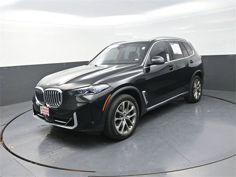 Used 2024 BMW X5 xDrive40i w/ Premium Package image 3