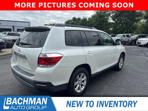 Used 2012 Toyota Highlander FWD w/ Tech Pkg image 3
