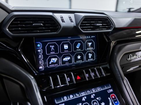 Used 2022 Lamborghini Urus image 41