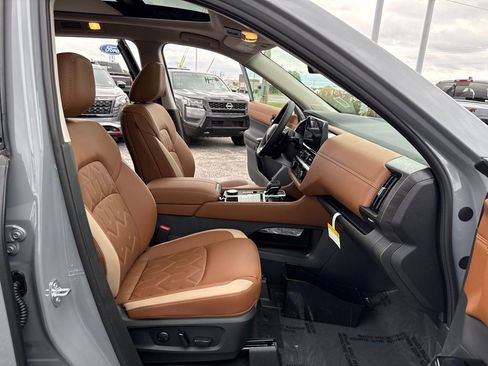 New 2026 Nissan Pathfinder Platinum AWD/4WD image 18