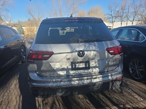 Used 2023 Volkswagen Tiguan SE w/ Panoramic Sunroof Package image 7