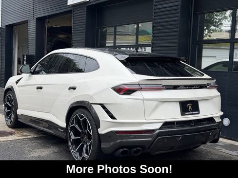 Used 2024 Lamborghini Urus Performante AWD/4WD image 3