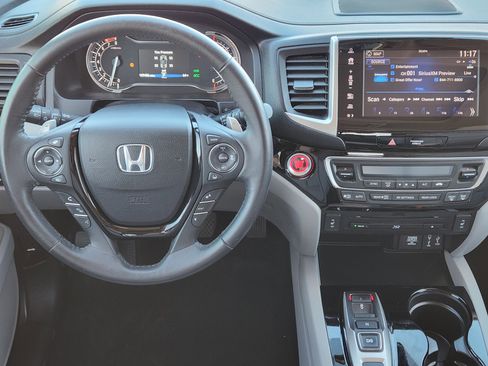 Used 2017 Honda Pilot Touring image 27