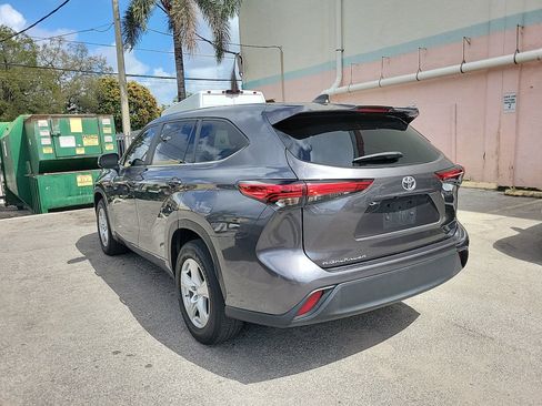 Used 2023 Toyota Highlander L image 12