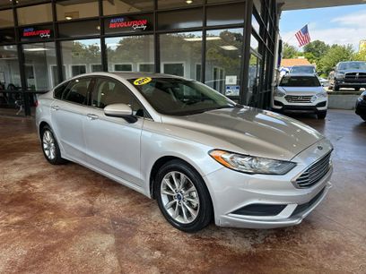 Used 2017 Ford Fusion SE w/ Fusion SE Technology Package