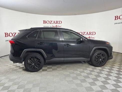 Used 2020 Toyota RAV4 LE FWD image 9