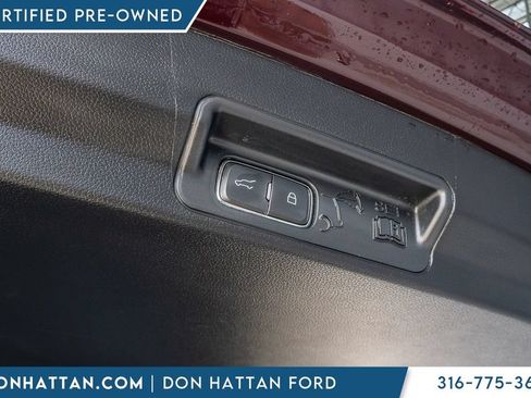 Certified 2022 Ford Explorer XLT w/ Class IV Trailer Tow Package AWD/4WD image 32