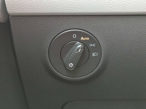Certified 2023 Volkswagen Taos S FWD image 32