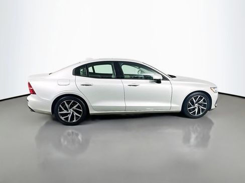 Used 2020 Volvo S60 T6 Momentum image 5