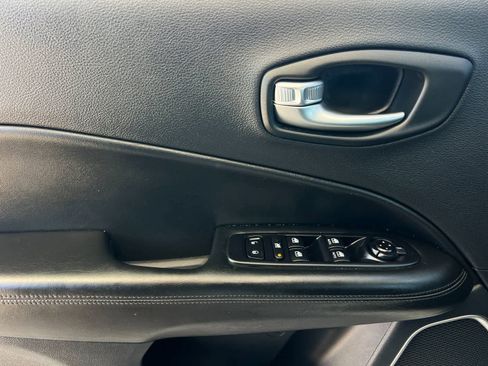 Used 2021 Jeep Compass Latitude FWD image 13