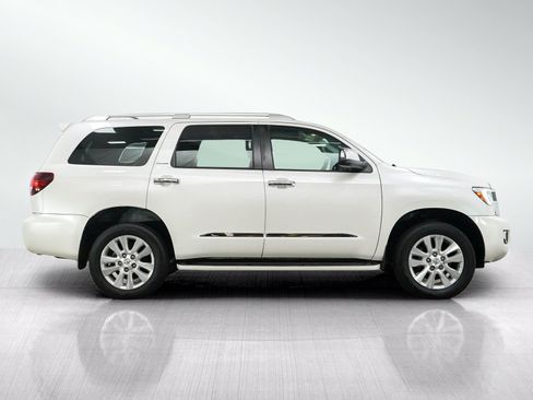Used 2019 Toyota Sequoia Platinum AWD/4WD image 6