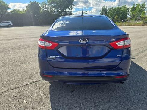 Used 2016 Ford Fusion SE FWD image 4