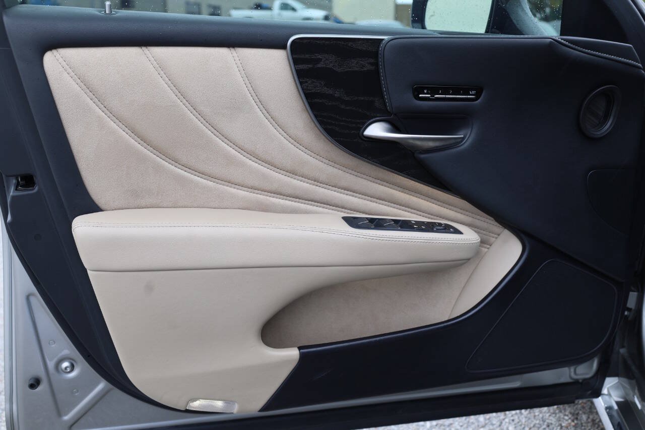 Used 2021 Lexus LS 500 w/ Accessory Package (Z2) RWD image 12