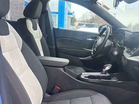 Used 2024 Chevrolet Trax RS w/ Sunroof Package FWD image 15