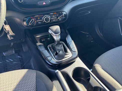 Used 2025 Kia Soul LX w/ LX Technology Package FWD image 36
