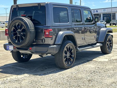 Used 2025 Jeep Wrangler Unlimited Sahara AWD/4WD image 6