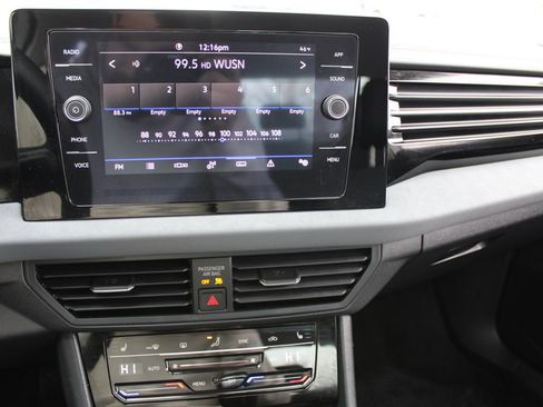 Certified 2025 Volkswagen Jetta SE w/ Black Wheel Package image 15