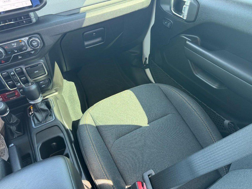 Used 2024 Jeep Gladiator Sport AWD/4WD image 18