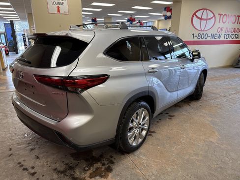 Used 2023 Toyota Highlander Limited AWD/4WD image 12