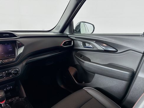 Used 2021 Chevrolet TrailBlazer RS w/ Technology Package image 27