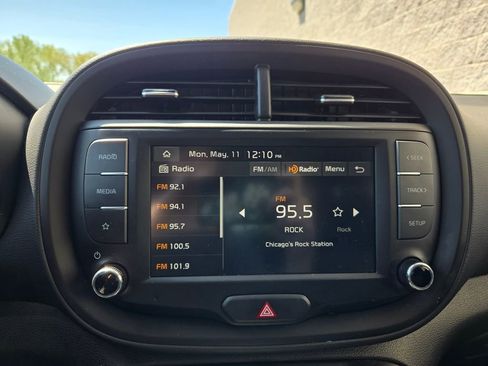 Used 2025 Kia Soul LX w/ LX Technology Package FWD image 23