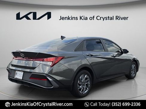 Used 2024 Hyundai Elantra SEL FWD image 7