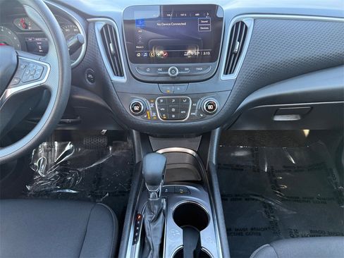 Used 2024 Chevrolet Malibu LT image 11