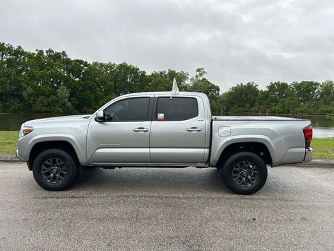 Certified 2023 Toyota Tacoma SR5 AWD/4WD image 2
