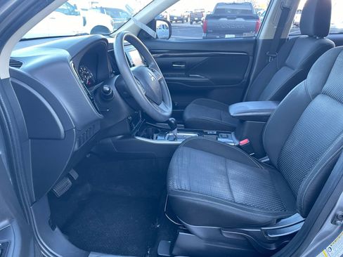 Used 2019 Mitsubishi Outlander ES image 14