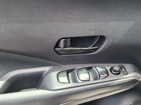 Used 2020 Nissan Kicks S FWD image 17