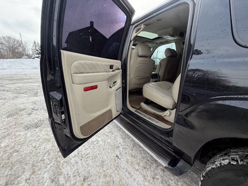 Used 2004 Cadillac Escalade ESV Platinum image 23