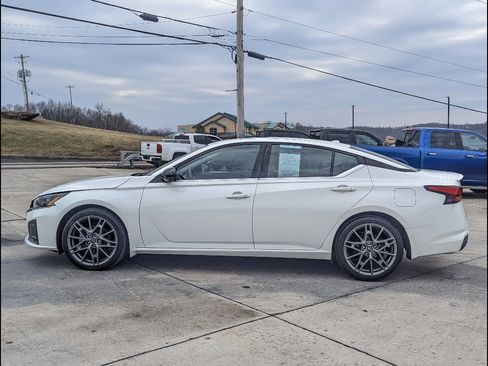 Used 2024 Nissan Altima 2.0 SR image 9