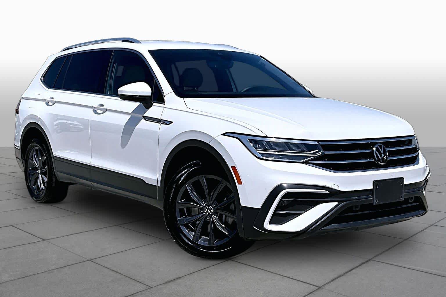 Used 2022 Volkswagen Tiguan SE FWD image 3