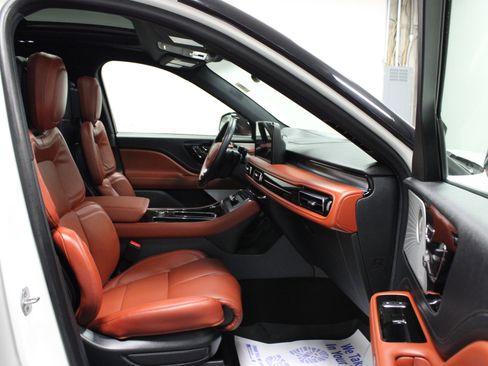 Used 2025 Lincoln Aviator Reserve w/ Equipment Group 201A AWD/4WD image 17