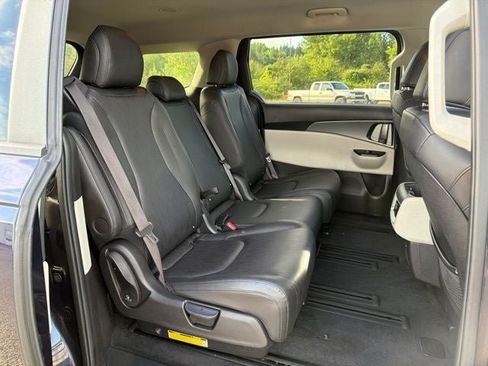 Used 2022 Kia Carnival LX FWD image 14